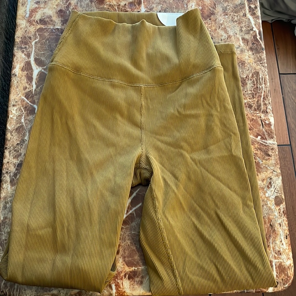NWT. Aerie ribbed leggings